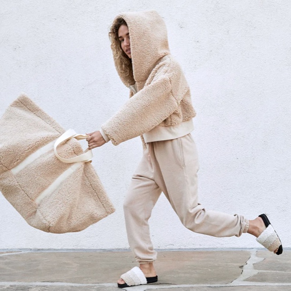 ROAM FUZZY PULLOVER NUDE FAUX SHEARLING
